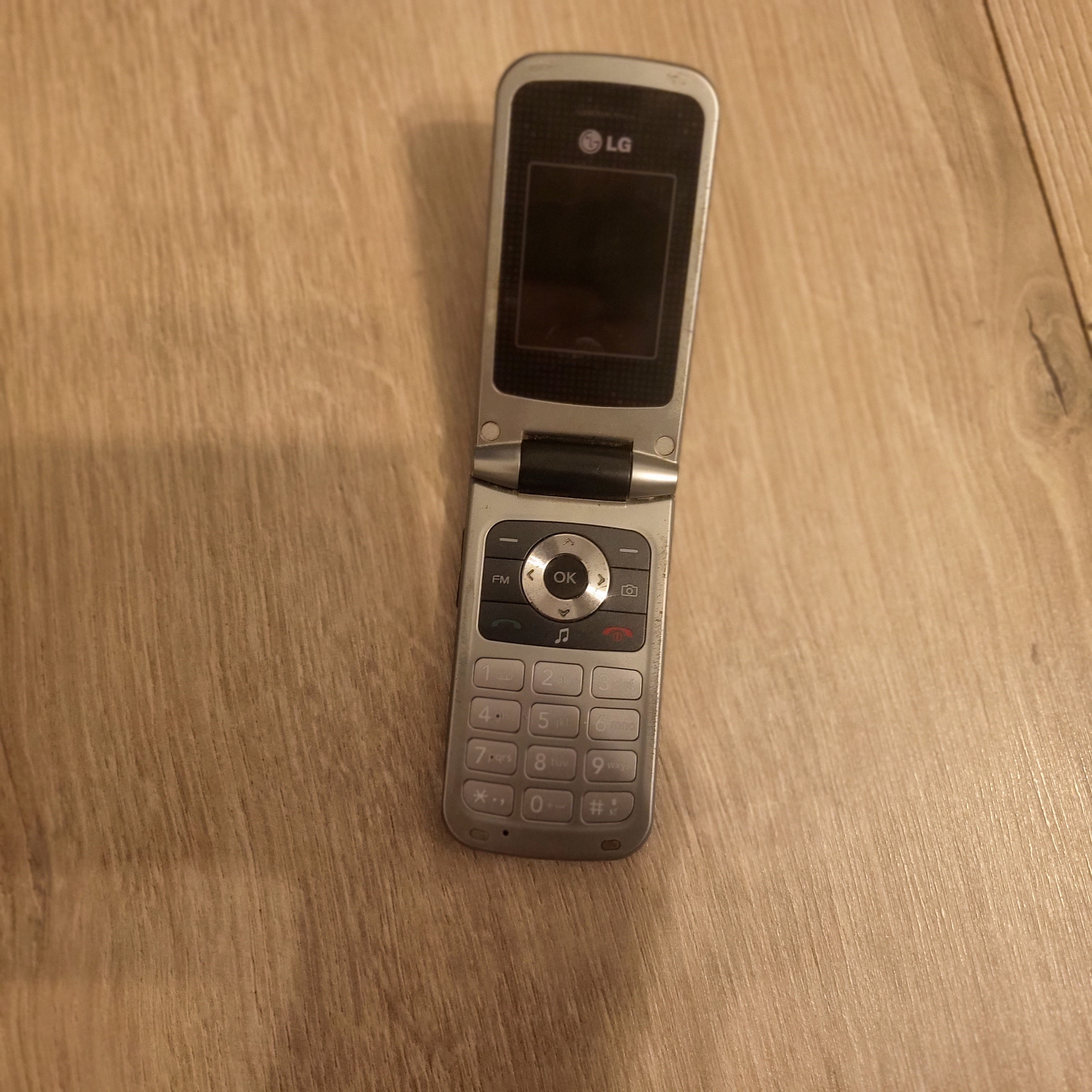 LG GB220